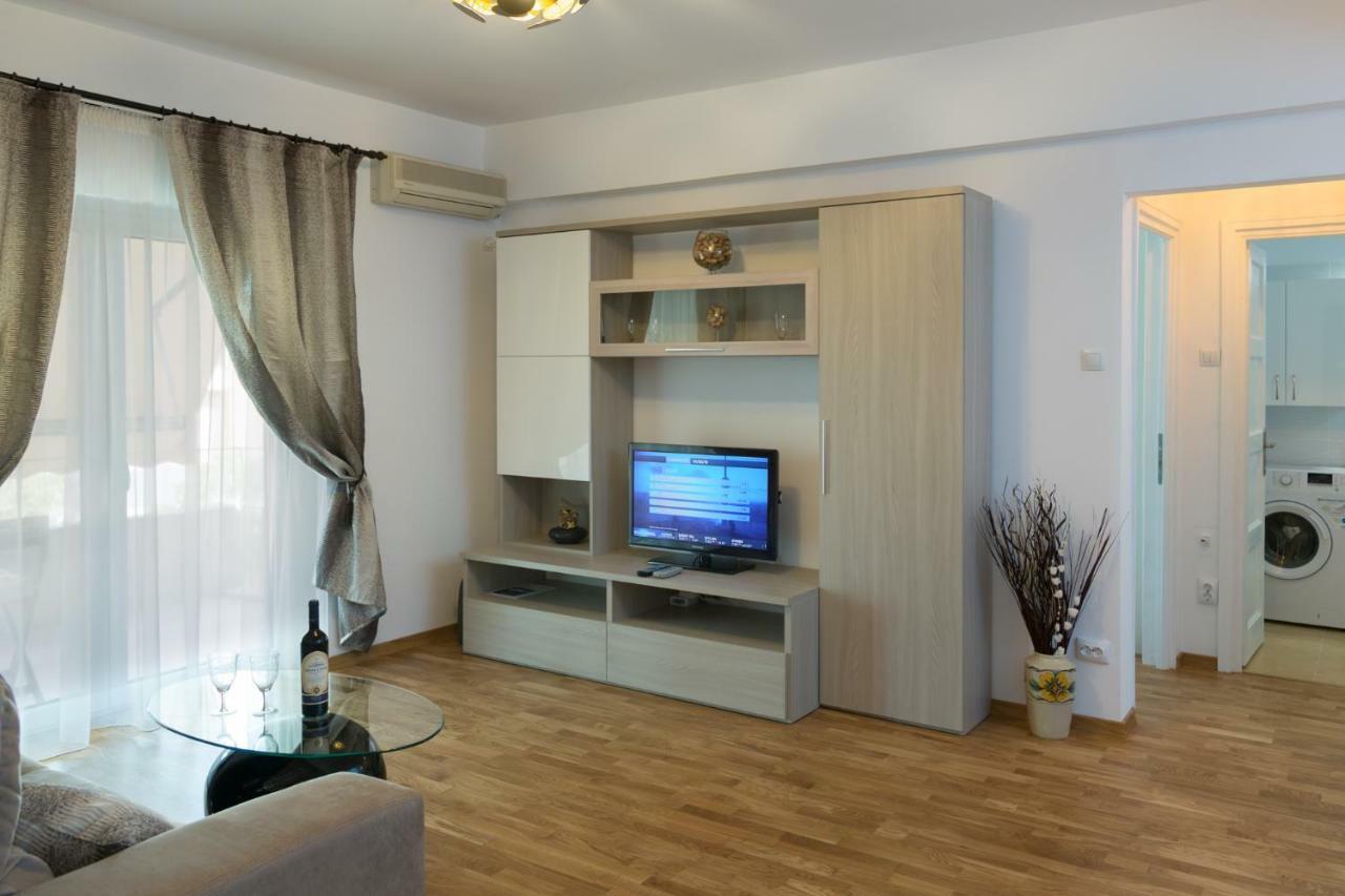Central Luxury Flat With Terrace - Adela Accommodation - Ideal For Long Stays Бухарест Экстерьер фото
