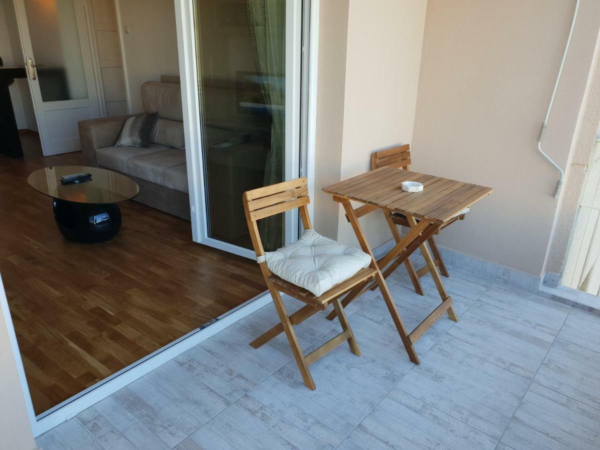 Central Luxury Flat With Terrace - Adela Accommodation - Ideal For Long Stays Бухарест Экстерьер фото